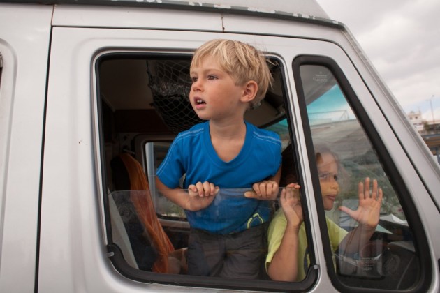 2-roadtrip-camion-grece-famille-fotovertical