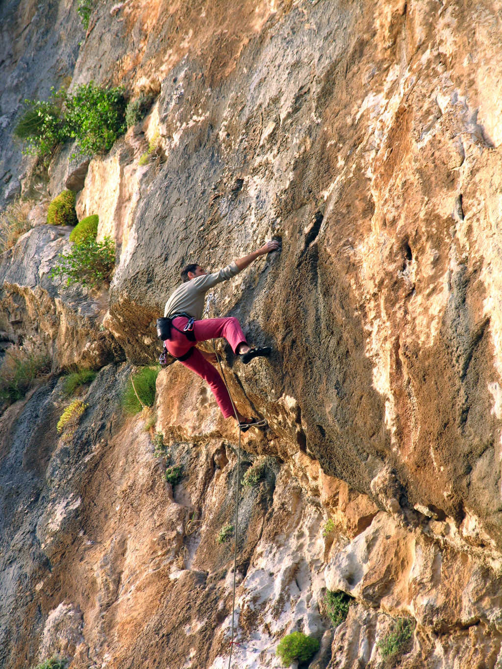 Yiannis Torelli on "A Muerte" 6c+, Varasova. Photo: Aris Theodoropoulos/Climb Greece